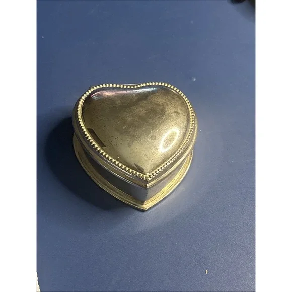 Vintage Silver Tone Heart Jewelry / Trinket Box - Picture 4 of 11